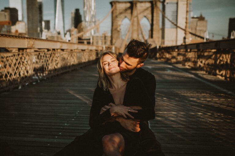 brooklyn bridge sunrise engagement shoot scaled 1 768x512