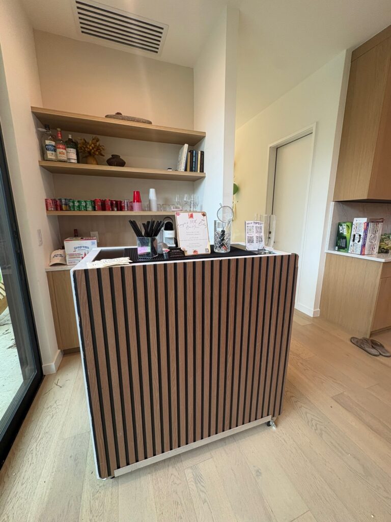 Pin stripe bar 768x1024